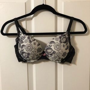 White and black lace push up